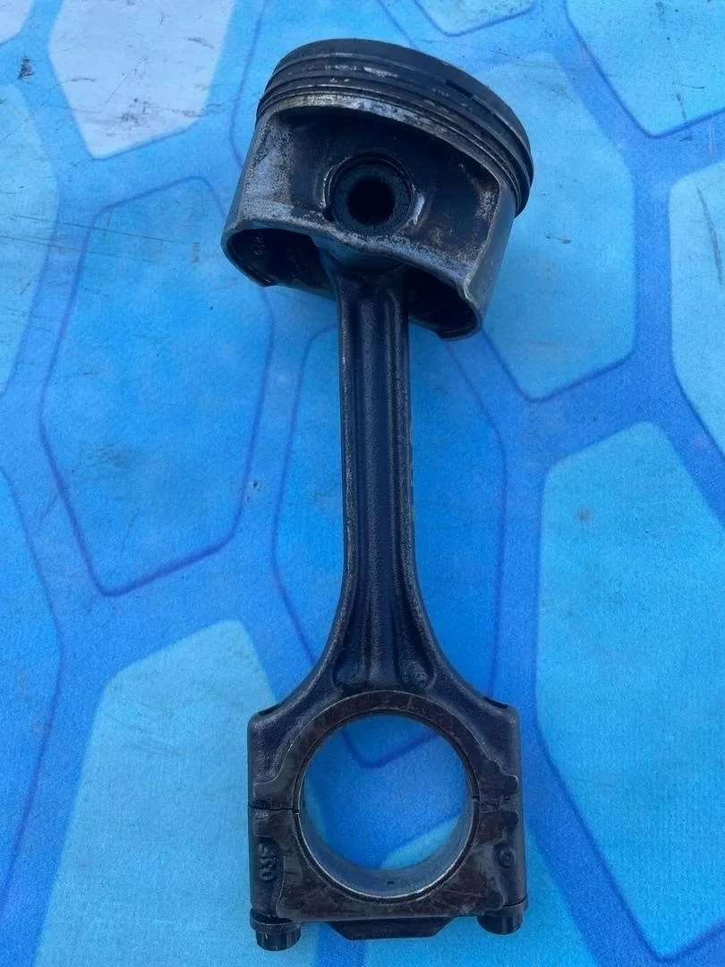 Поршень в сборе шатуном Audi A3 2003-2013 8P1
