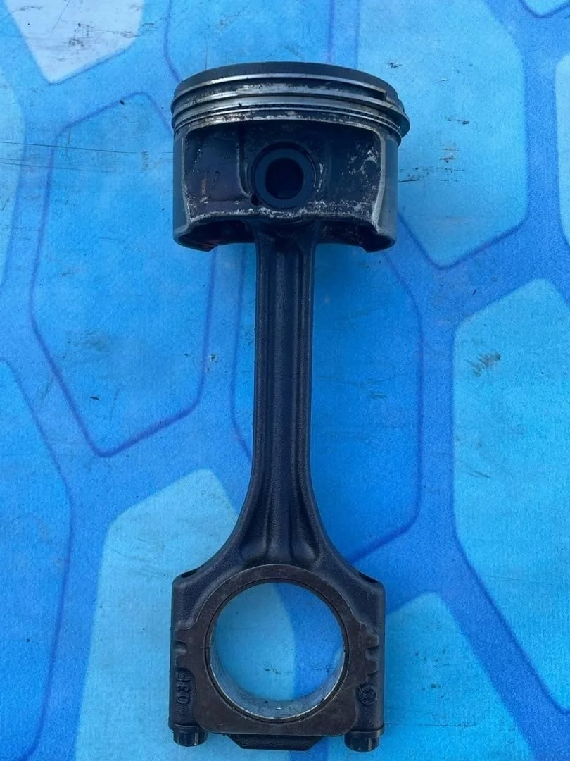 Поршень в сборе шатуном Audi A3 2003-2013 8P1