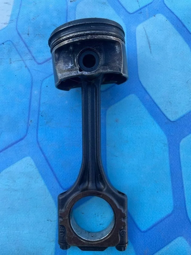 Поршень в сборе шатуном Audi A3 2003-2013 8P1