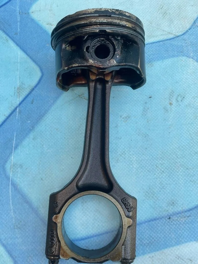 Поршень в сборе шатуном Audi A3 2003-2013 8P1