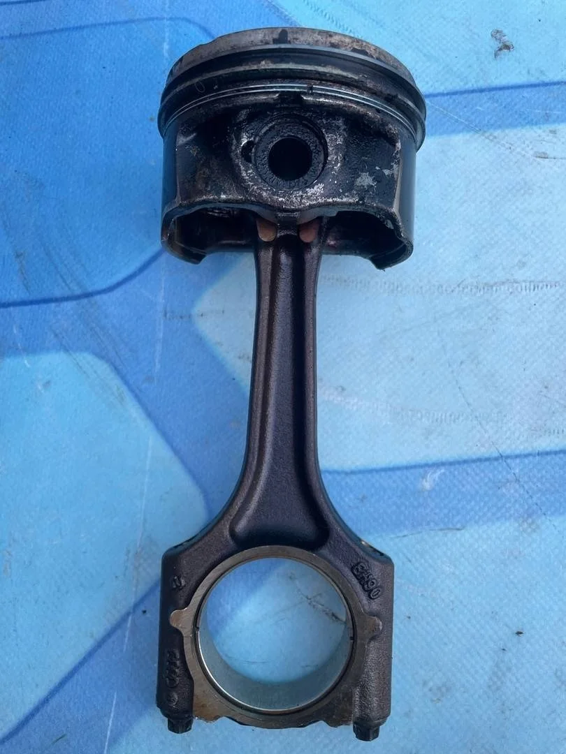 Поршень в сборе шатуном Audi A3 2003-2013 8P1