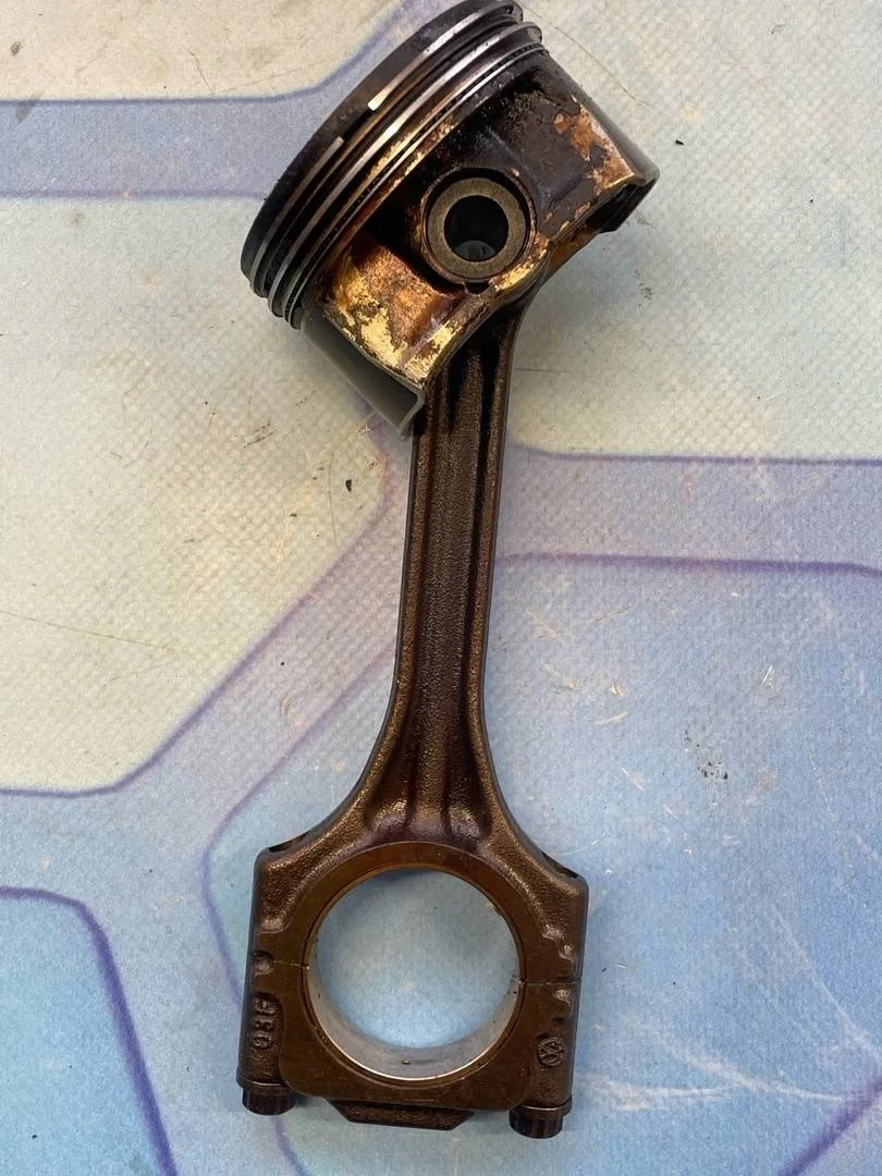 Поршень в сборе шатуном Audi A3 2003-2013 8P1