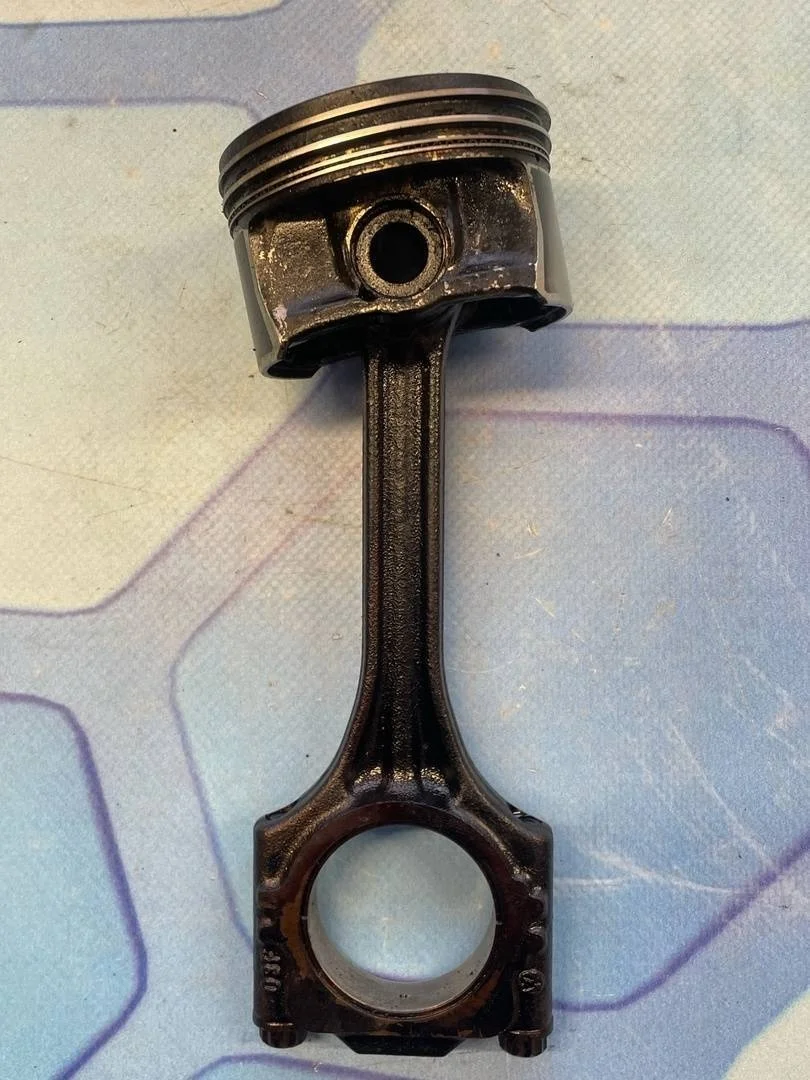 Поршень в сборе шатуном Audi A3 2003-2013 8P1