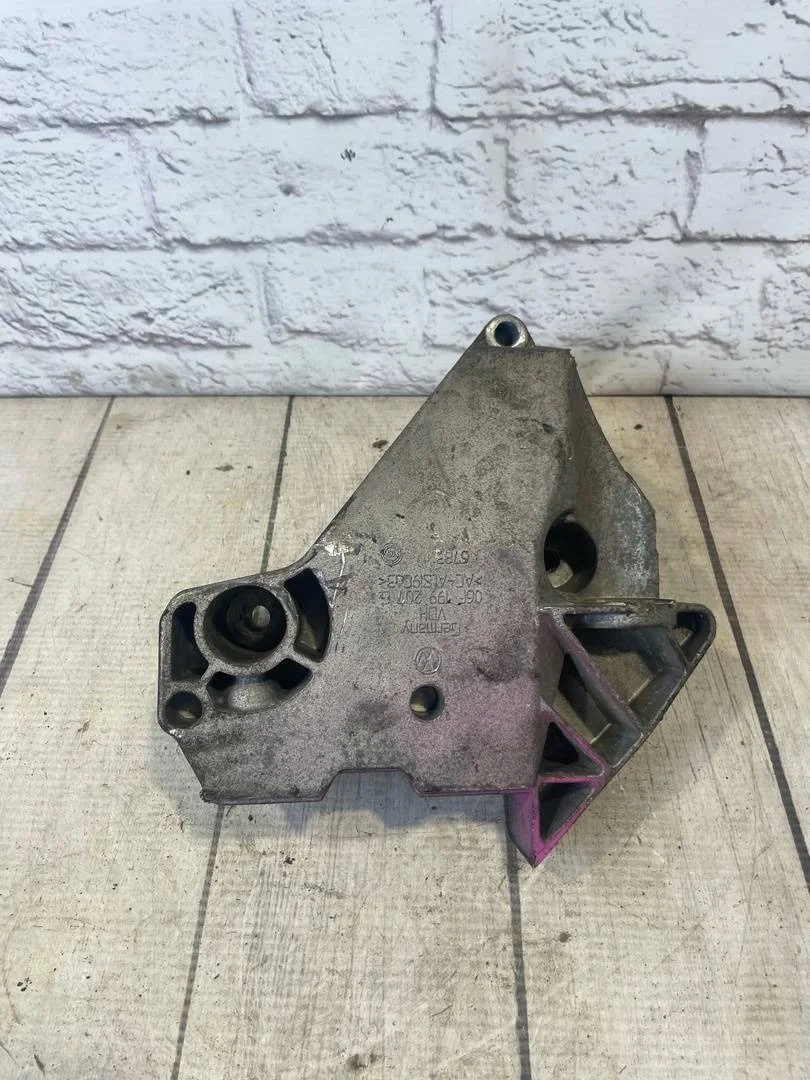 Кронштейн двигателя Audi A3 2003-2013 8P1