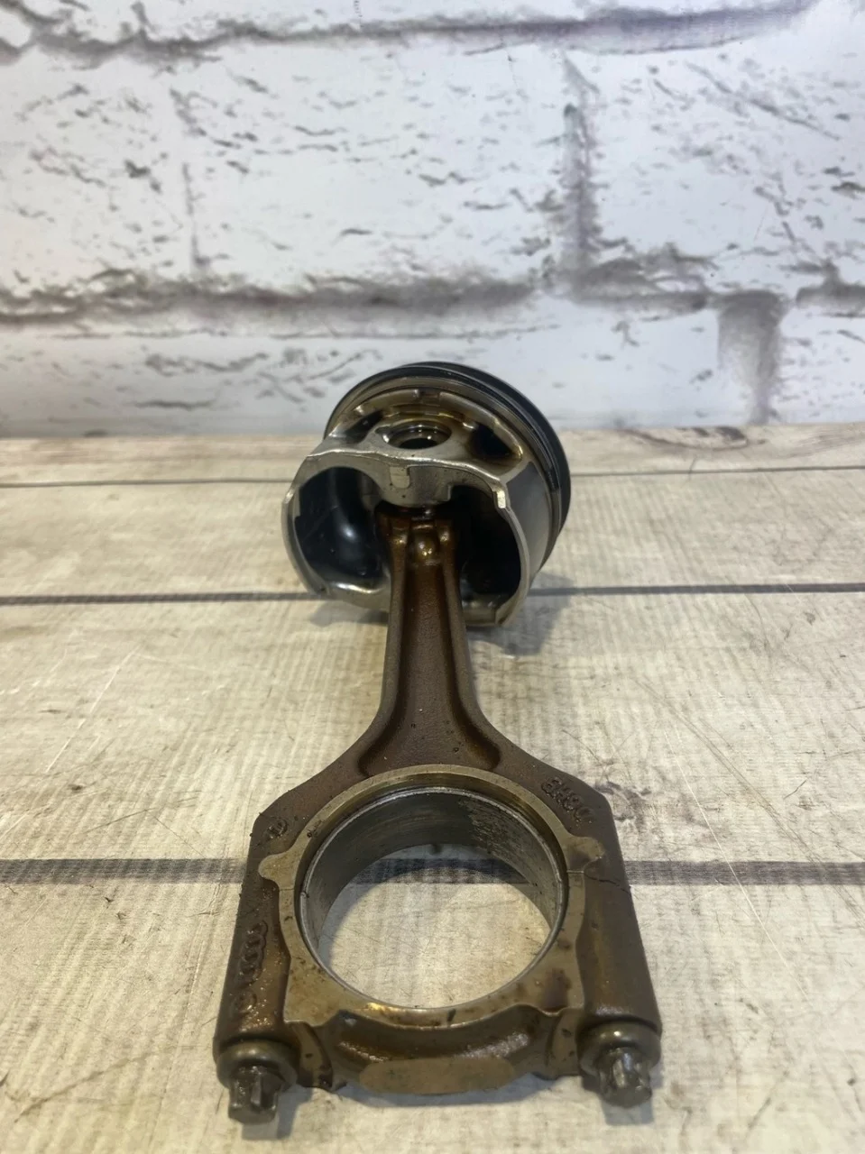 Поршень в сборе шатуном Audi A3 2003-2013 8P1