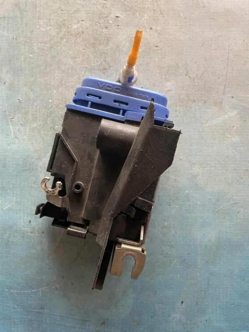 Замок двери задней правой Audi A4 1994-2001 B5