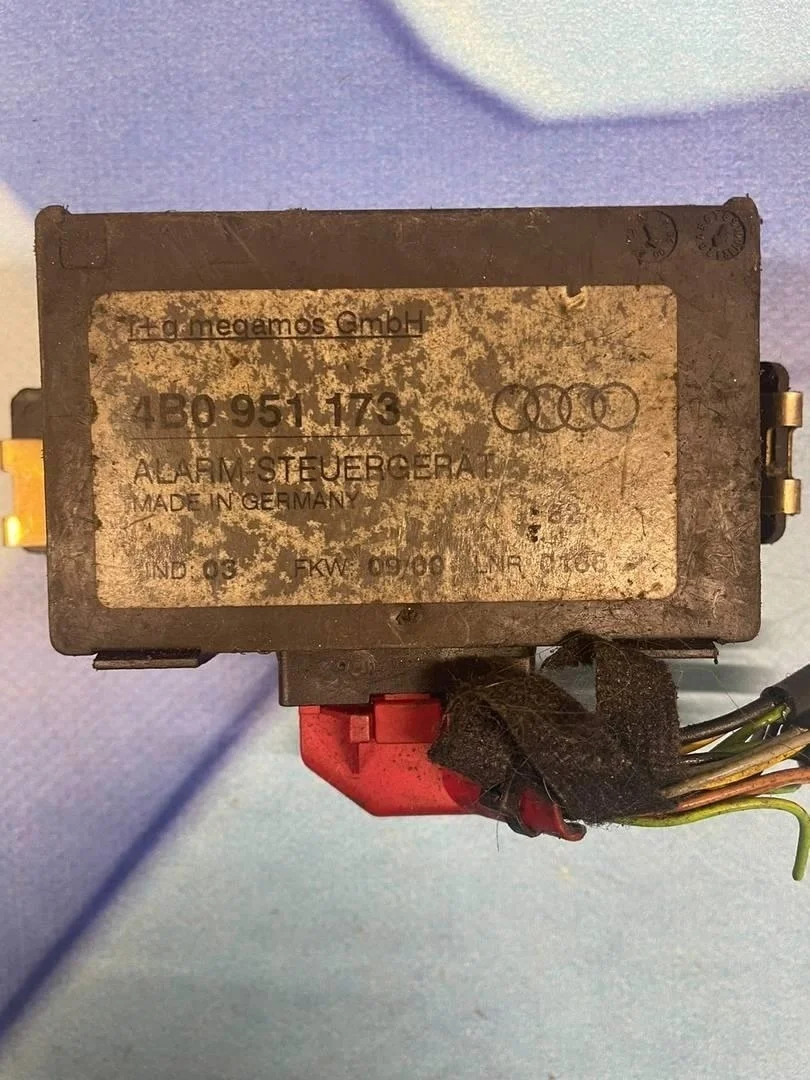 Блок управления сигнализатора движения Audi A4 1994-2001 B5