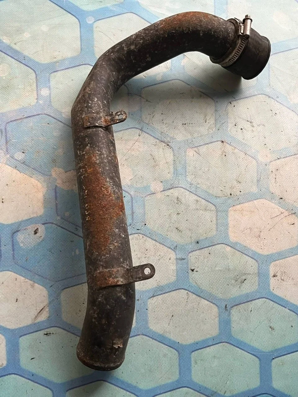 Патрубок интеркулера Audi A4 1994-2001 B5