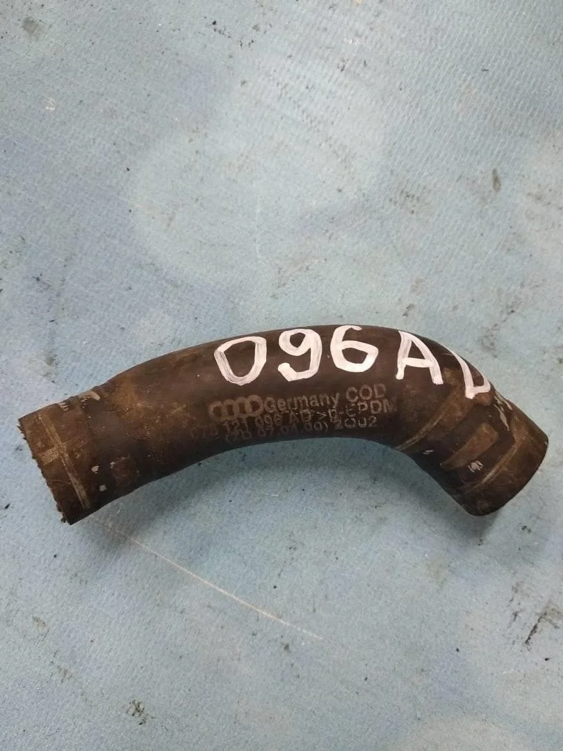 Патрубок охлаждения Audi A4 2000-2004 B6