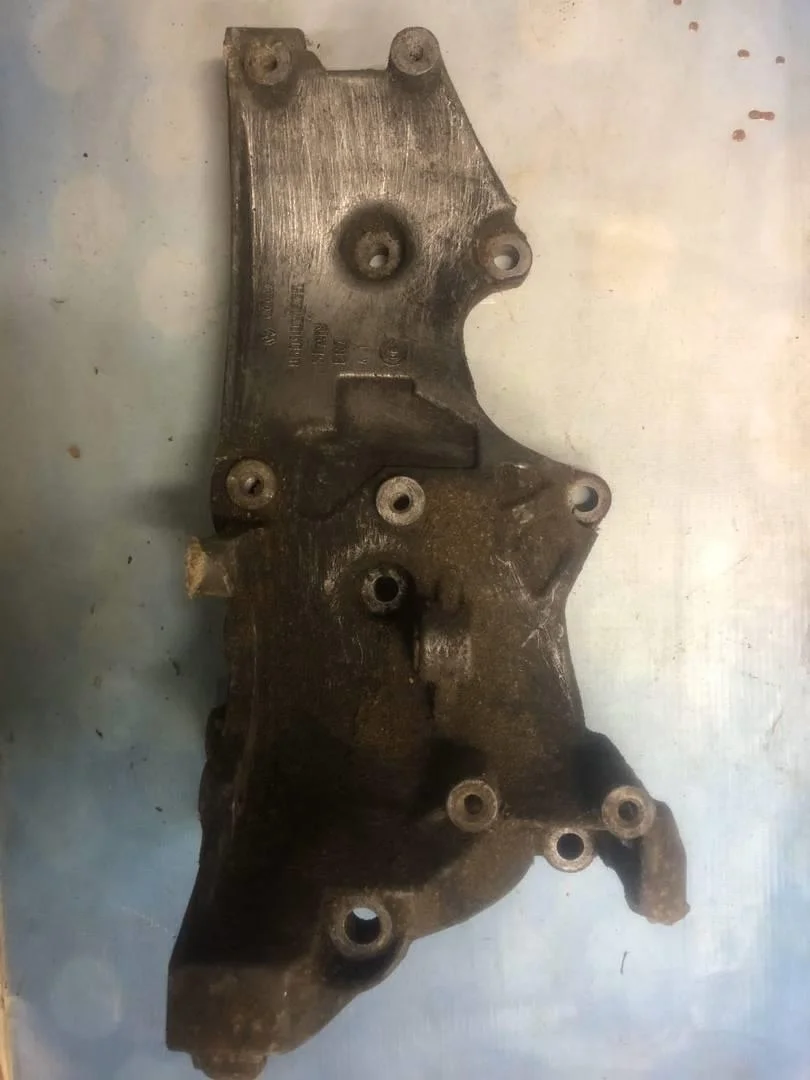 Кронштейн генератора Audi A4 2000-2004 B6