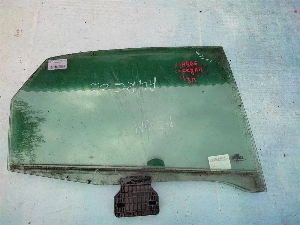Стекло двери заднее правое седан Audi A4 2000-2004 B6
