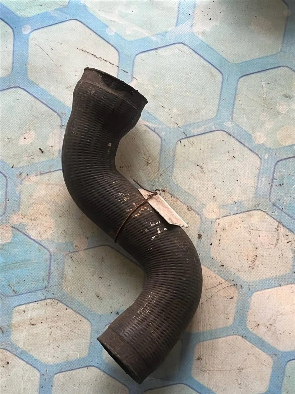 Патрубок интеркулера Audi A4 2000-2004 B6