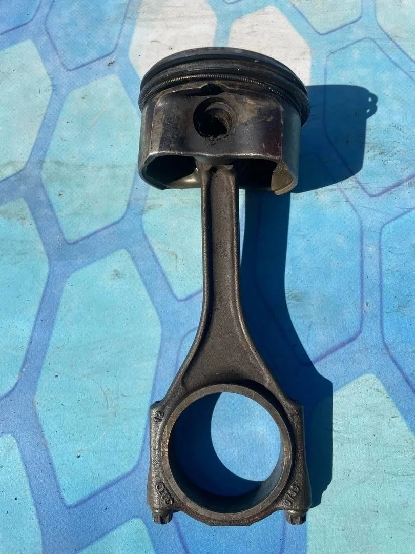 Поршень в сборе шатуном Audi A4 2000-2004 B6