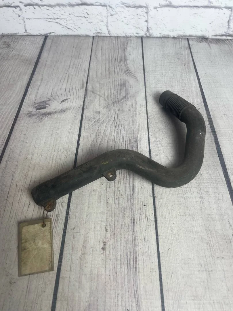 Патрубок системы вентиляции картера Audi A4 2000-2004 B6