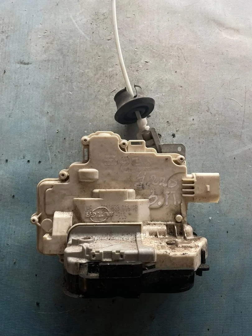Замок двери задней правой Audi A4 2005-2007 B7