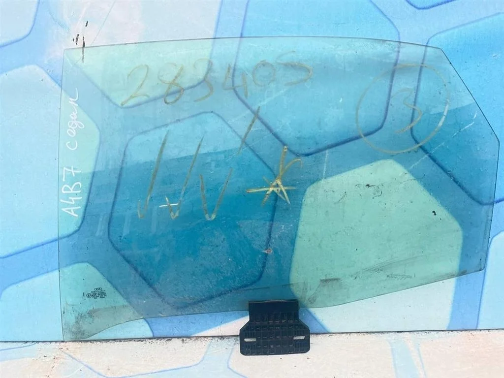 Стекло двери заднее левое седан Audi A4 2005-2007 B7
