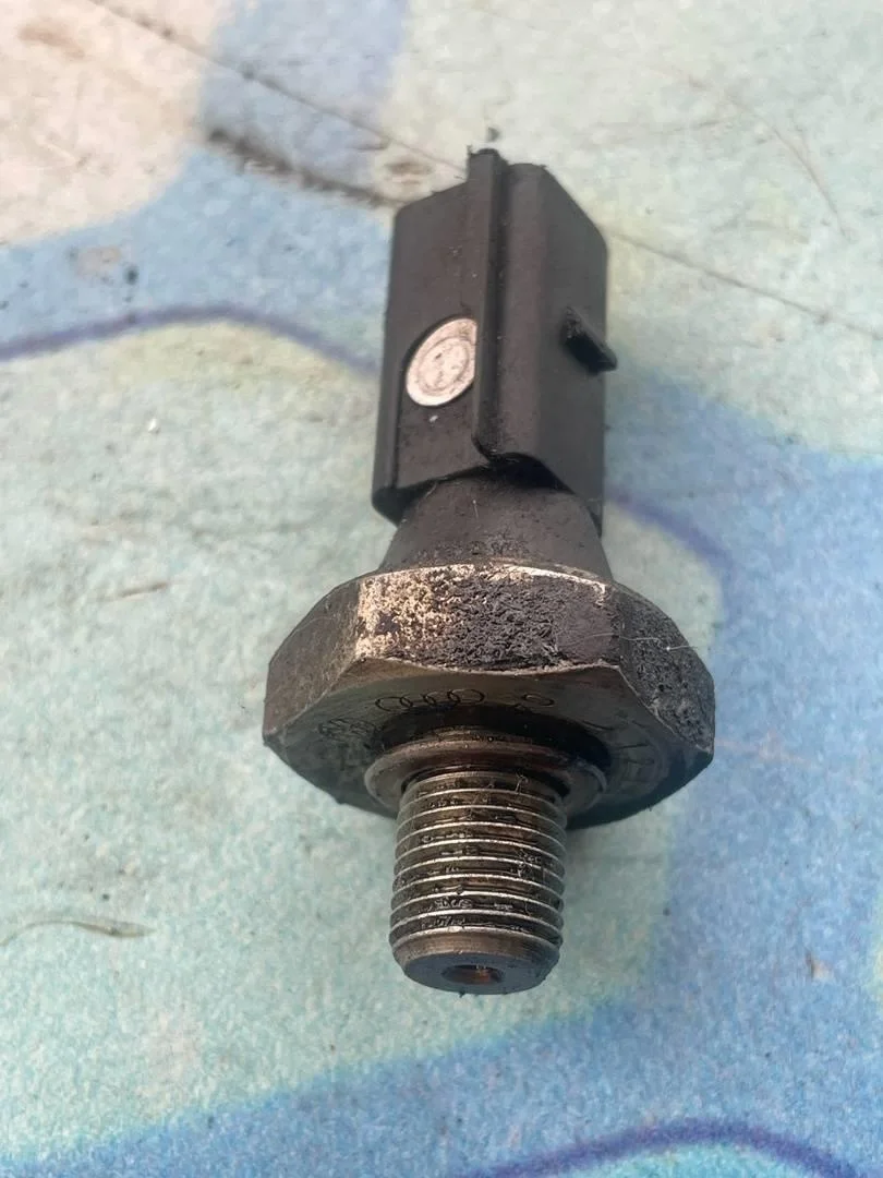 Датчик давления масла Audi A4 2005-2007 B7