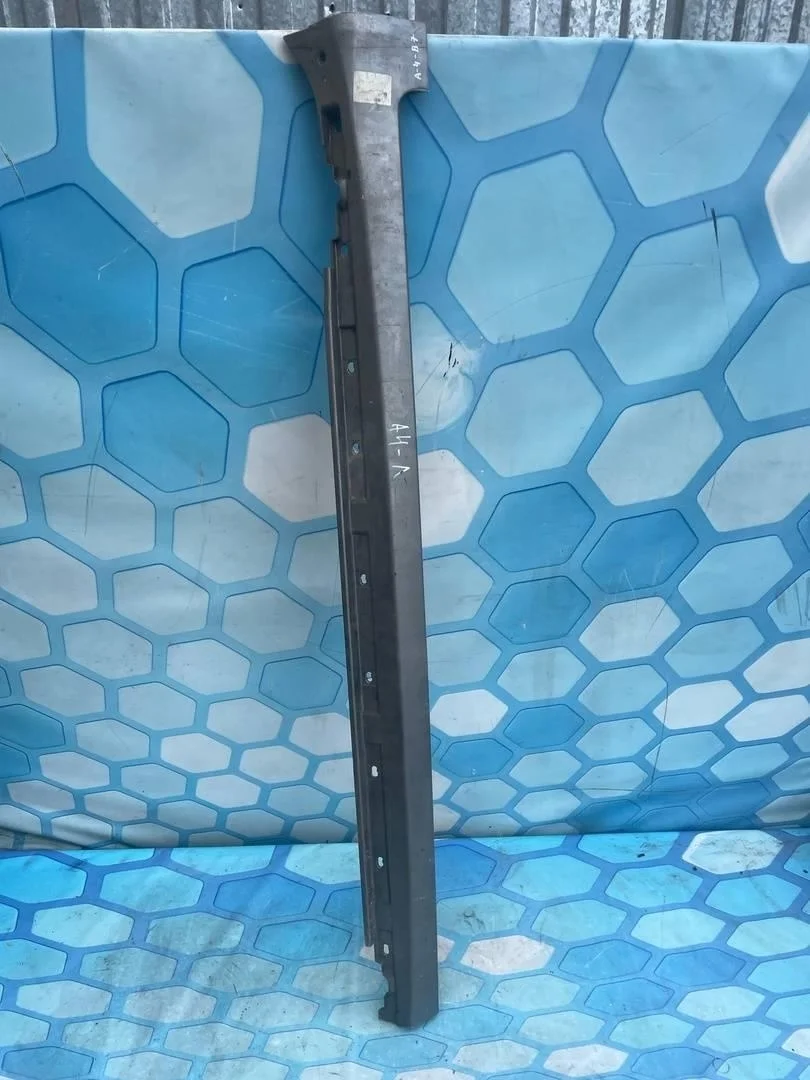 Накладка порога наружная левая Audi A4 2005-2007 B7