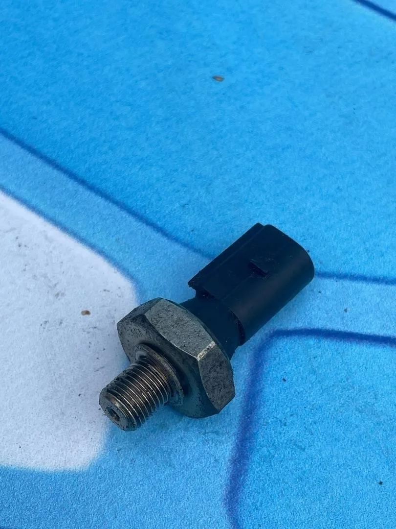 Датчик давления масла Audi A4 2005-2007 B7