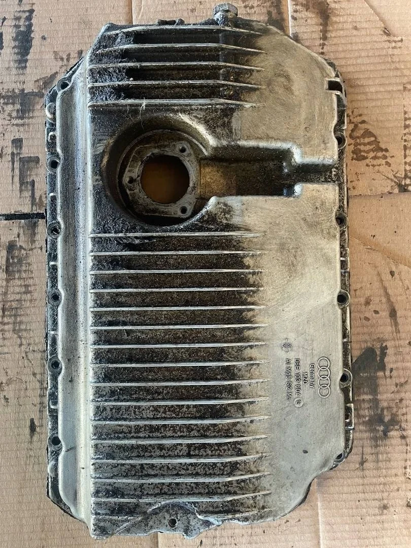 Масляный поддон двигателя Audi A4 2005-2007 B7