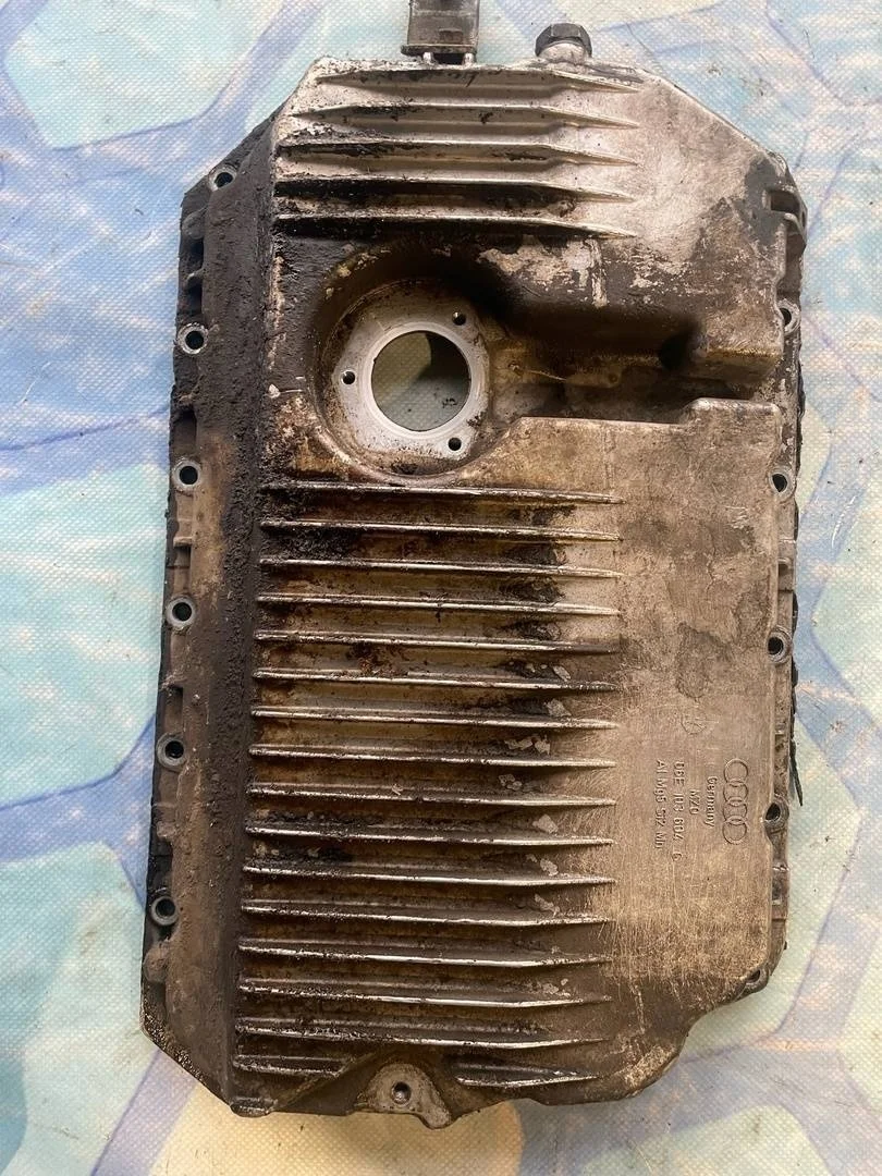 Масляный поддон двигателя Audi A4 2005-2007 B7