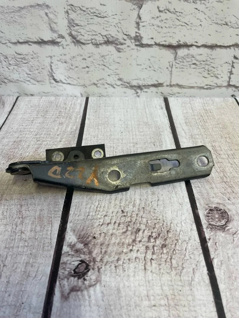 Петля капота левая Audi A4 2005-2007 B7