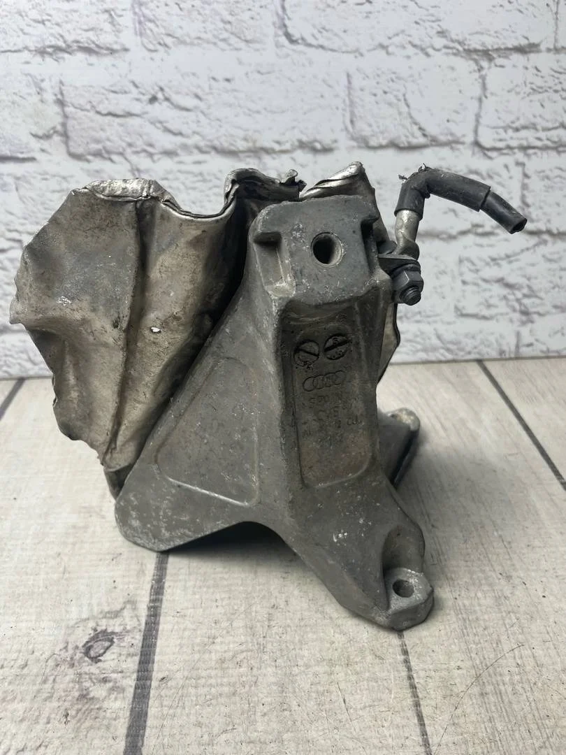 Кронштейн двигателя Audi A4 2005-2007 B7