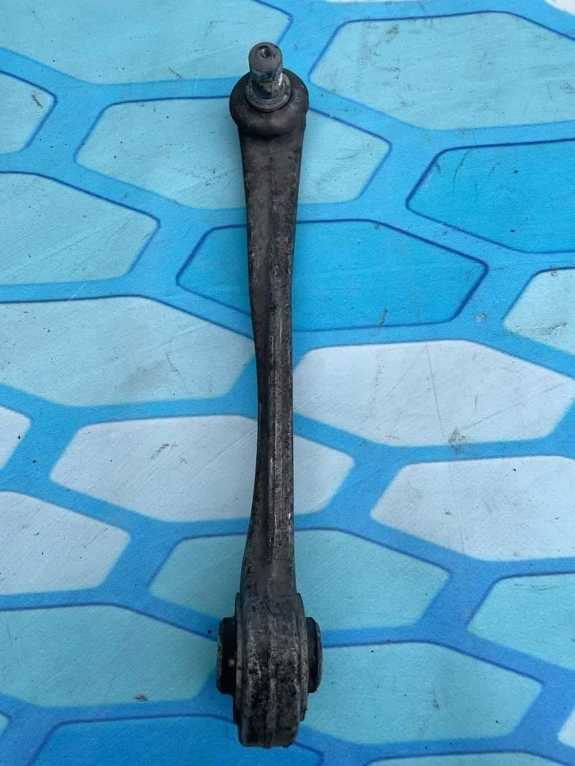 Рычаг передний верхний правый Audi A4 2007-2015 B8