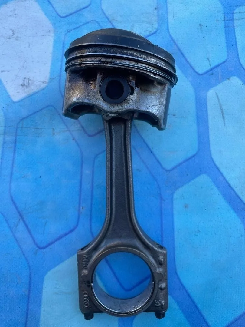 Поршень в сборе шатуном Audi A4 2007-2015 B8