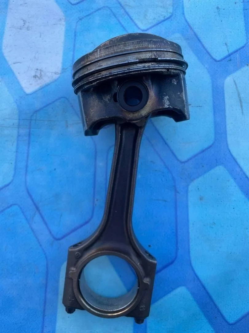 Поршень в сборе шатуном Audi A4 2007-2015 B8