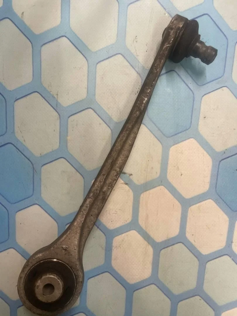 Рычаг передний верхний правый Audi A4 2007-2015 B8