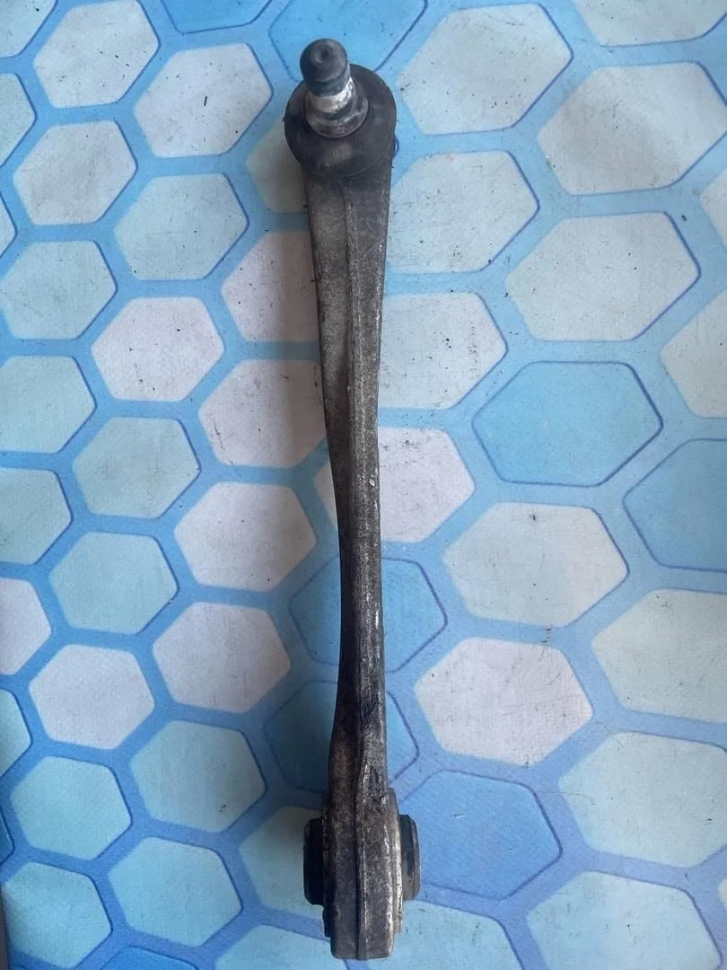 Рычаг передний верхний правый Audi A4 2007-2015 B8