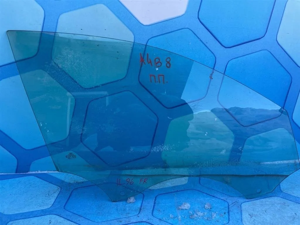 Стекло двери переднее правое Audi A4 2007-2015 B8