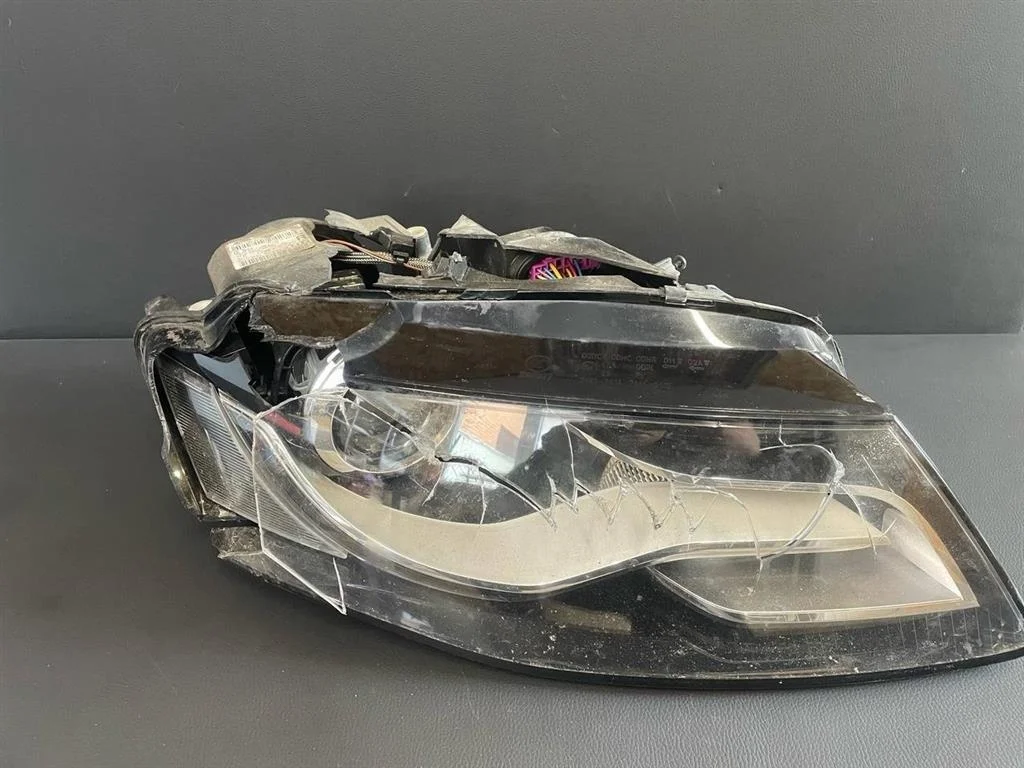 Фара правая битая Audi A4 2007-2015 B8