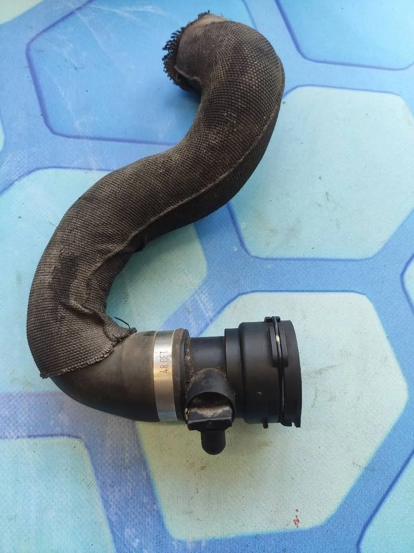 Фланец водяного охлаждения Audi A4 2007-2015 B8