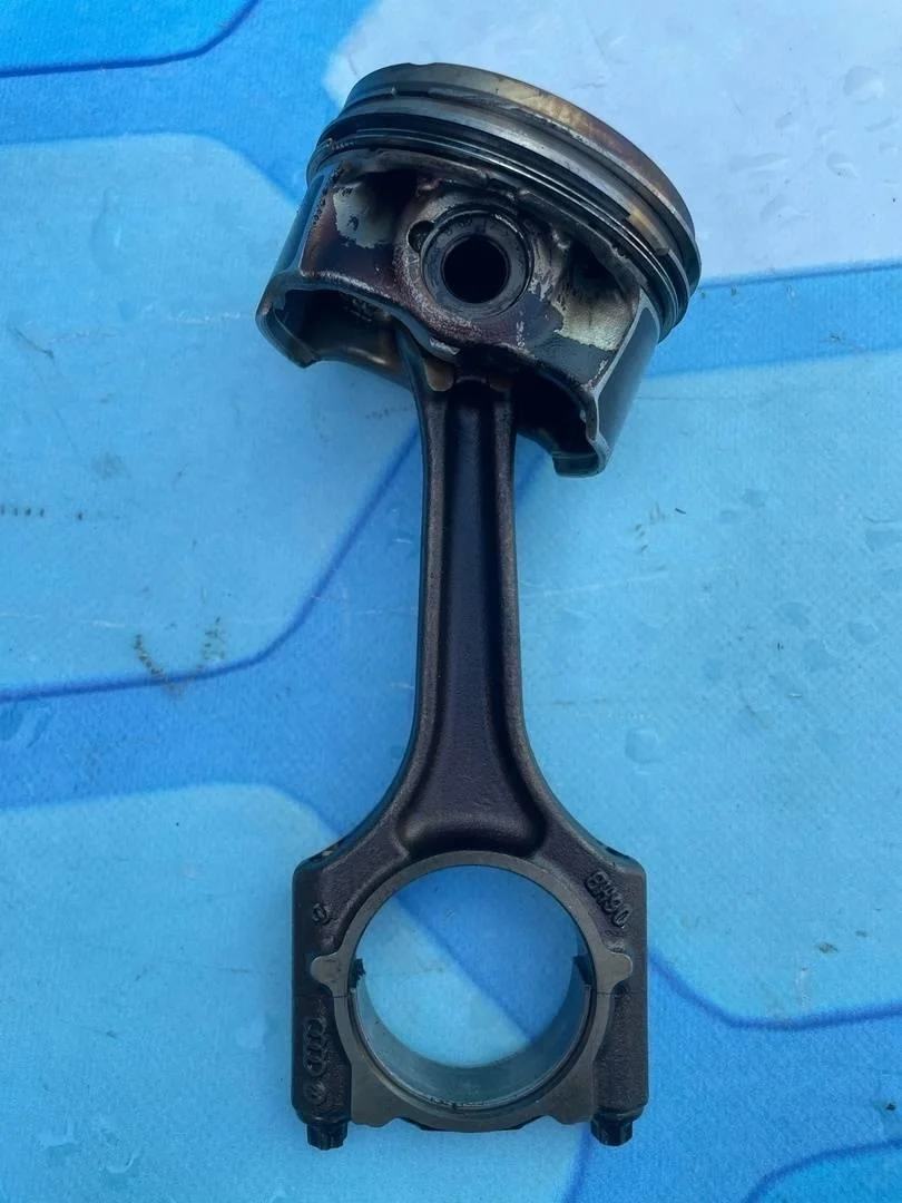Поршень в сборе шатуном Audi A4 2007-2015 B8