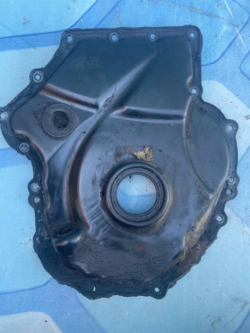 Крышка двигателя передняя Audi A4 2007-2015 B8