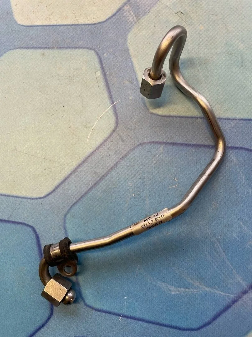 Трубка топливная Audi A4 2007-2015 B8