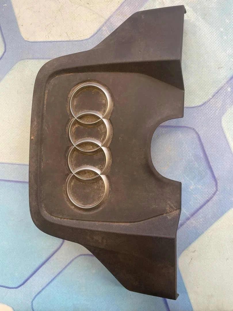 Накладка декоративная двигатель Audi A4 2007-2015 B8