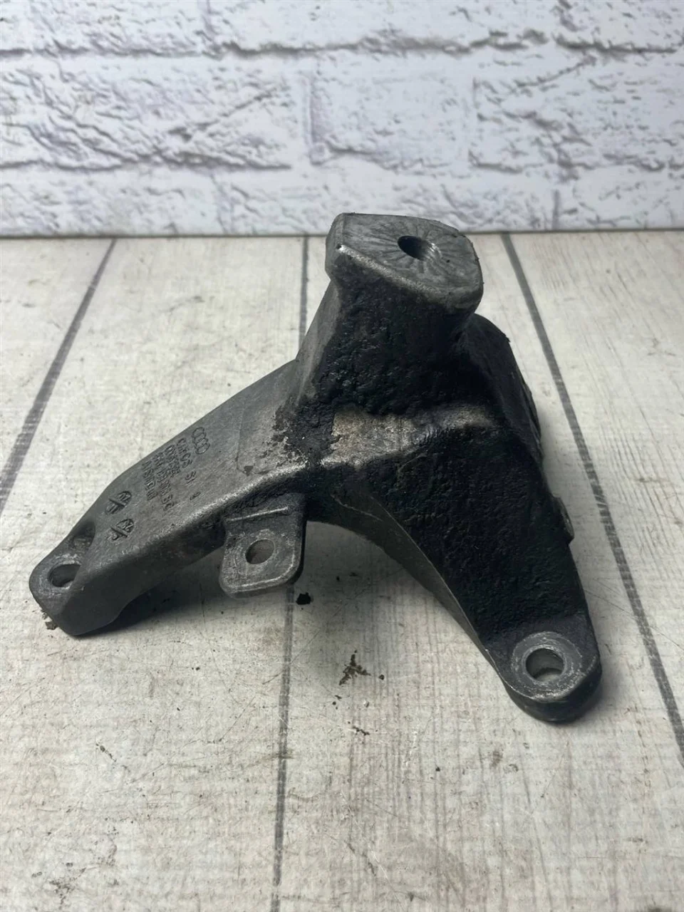 Кронштейн двигателя Audi A4 2007-2015 B8