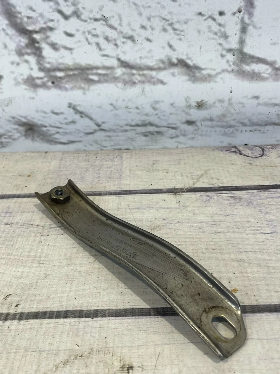 Кронштейн (сопут. товар) Audi A4 2007-2015 B8