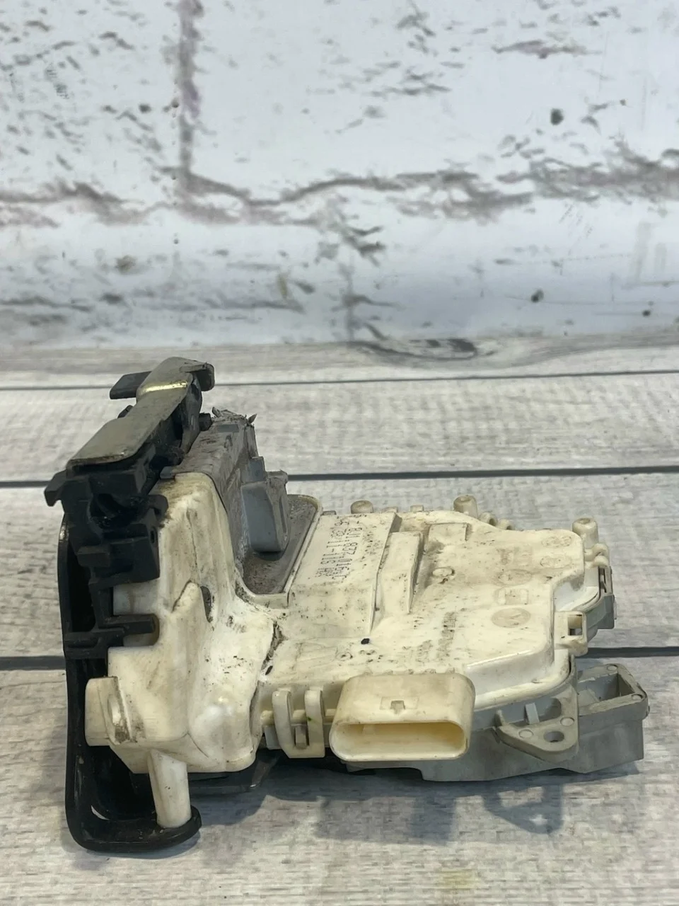 Замок двери передней правой Audi A4 2007-2015 B8