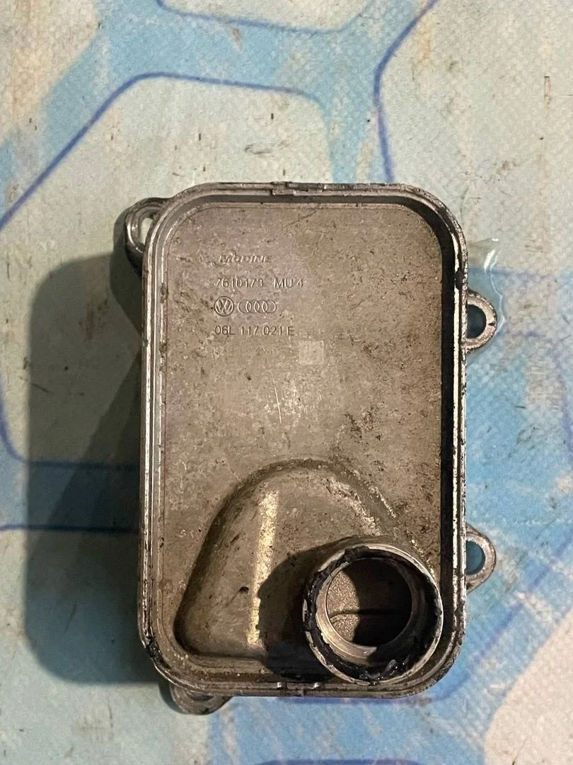 Радиатор масляный Audi A4 2015-.в. B9