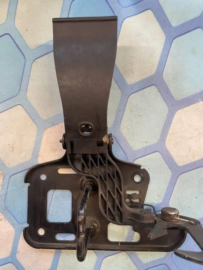 Крючок капота Audi A5 2008-2016 S5