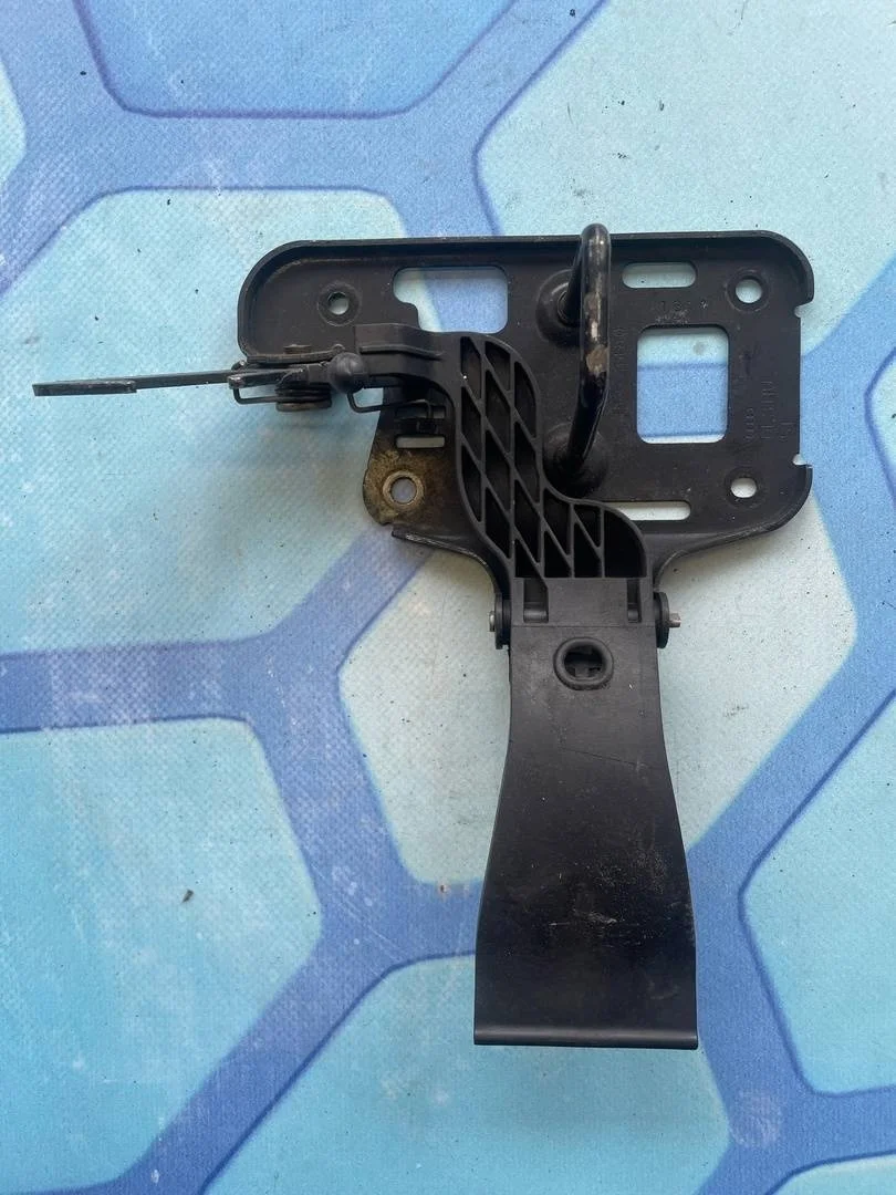 Крючок капота Audi A5 2008-2016 S5