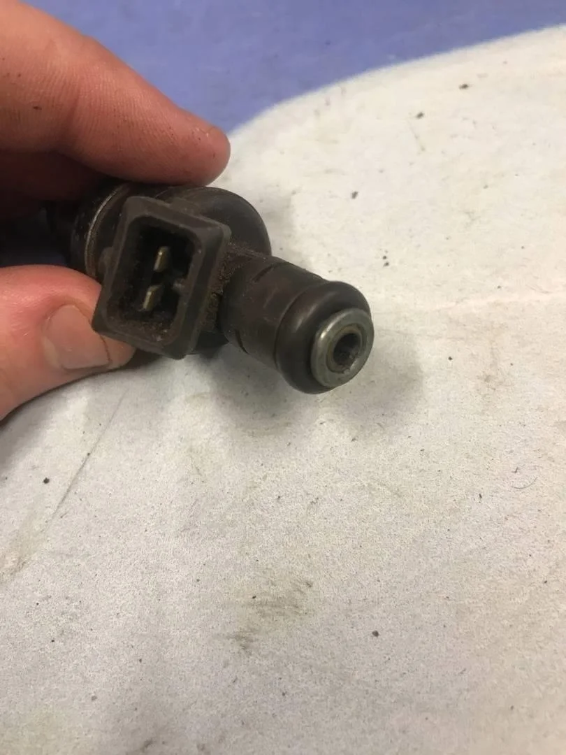 Форсунка топливная бензиновая Audi A6 1994-1997 C4