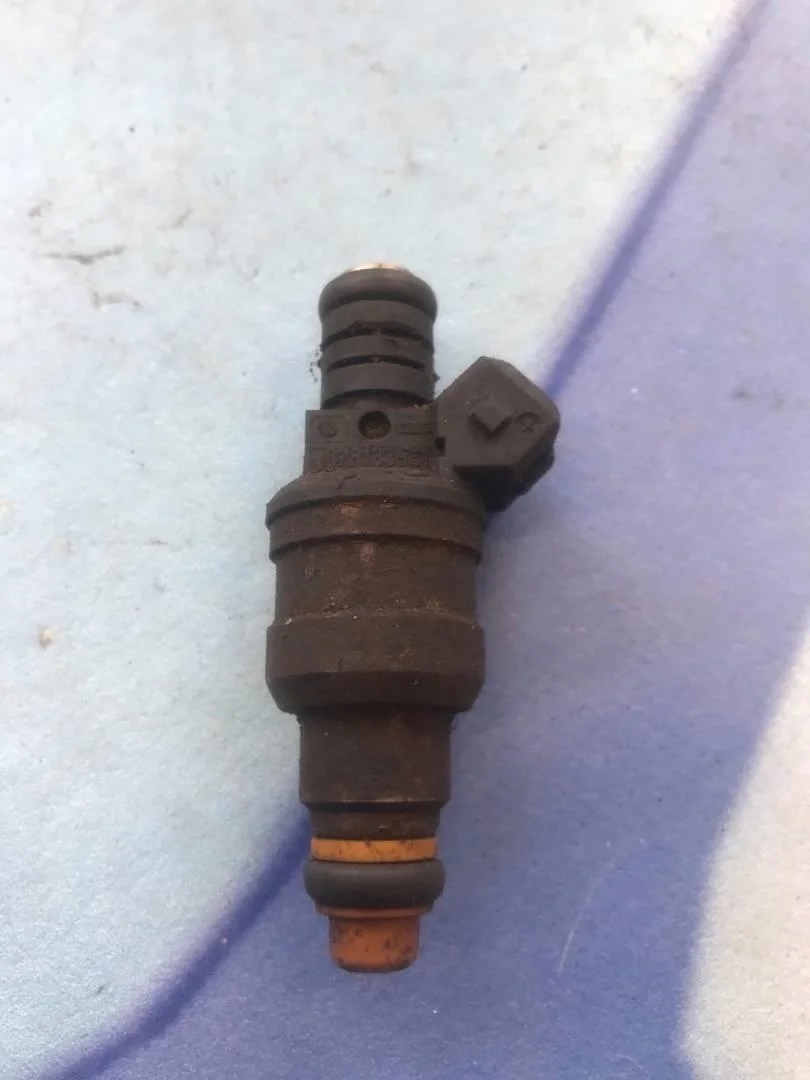 Форсунка топливная бензиновая Audi A6 1994-1997 C4