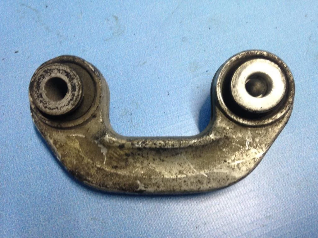 Рычаг нижний Audi A6 1997-2004 C5