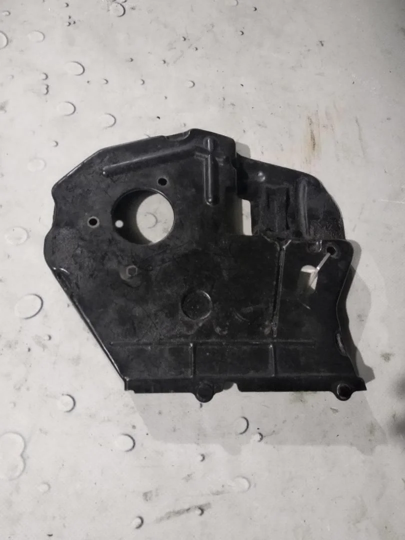 Защитный кожух грм левый Audi A6 1997-2004 C5