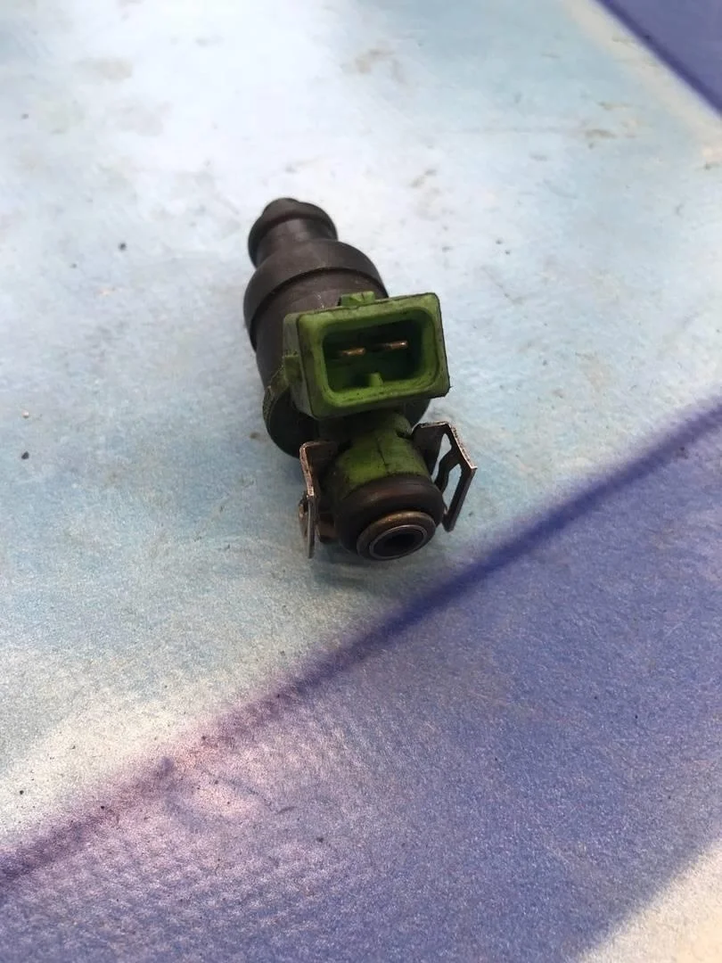 Форсунка топливная бензиновая Audi A6 1997-2004 C5